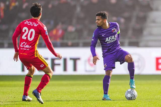 湖人新加盟球员扎伊尔谈兄弟情与战术指导